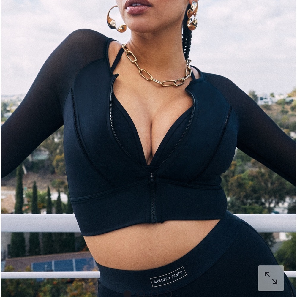 Savage X Fenty Black Caviar Flow High-Waist Trimmed Legging & Zip-Up Crop Jacket - Picture 5 of 16